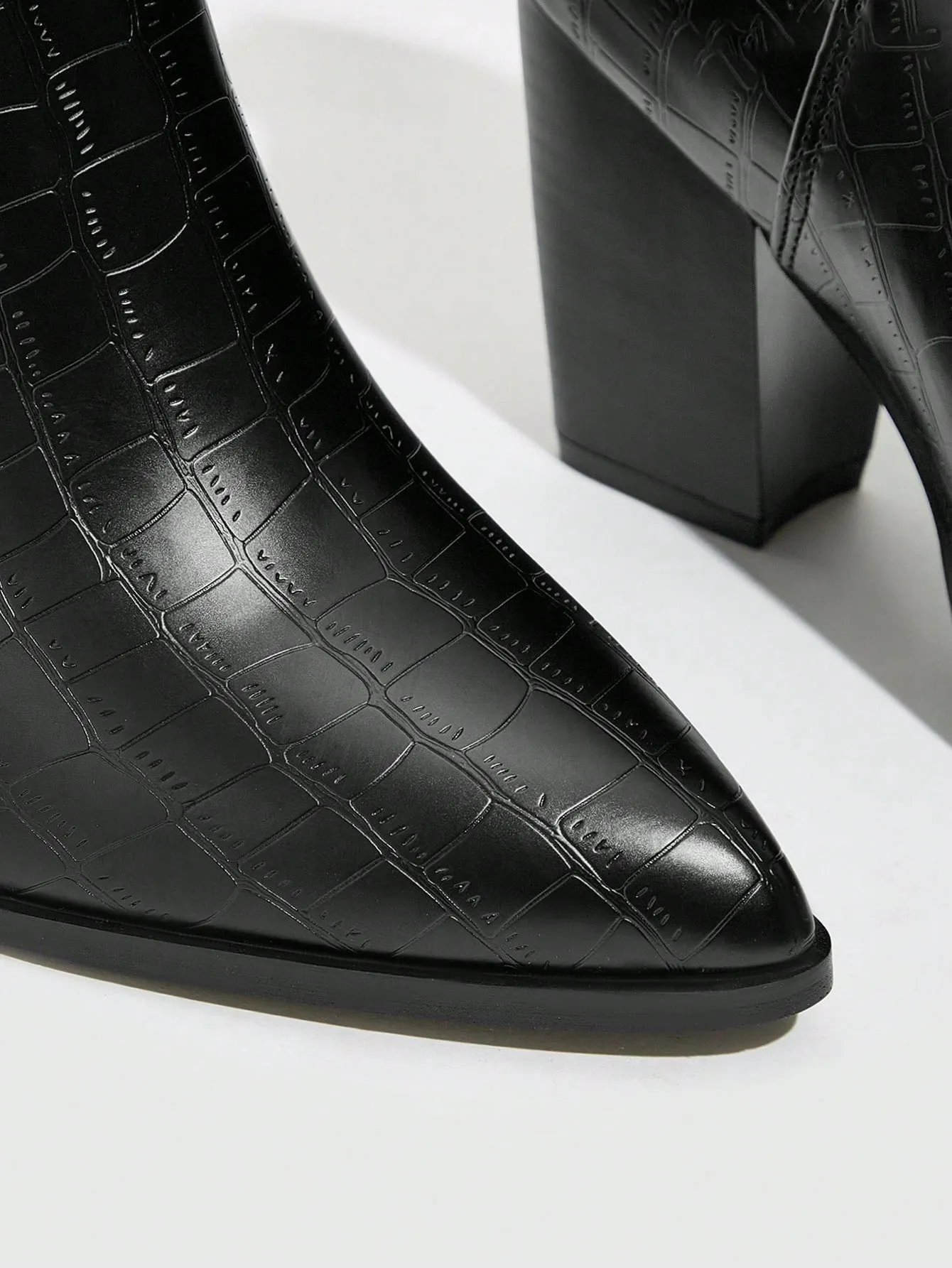 Women Shoes Fashionable Crocodile Pattern Ankle Black Boots With Elegant Design